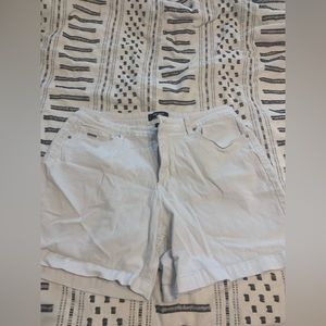 ‼️Moving sale‼️ Nine West white jean shorts 14